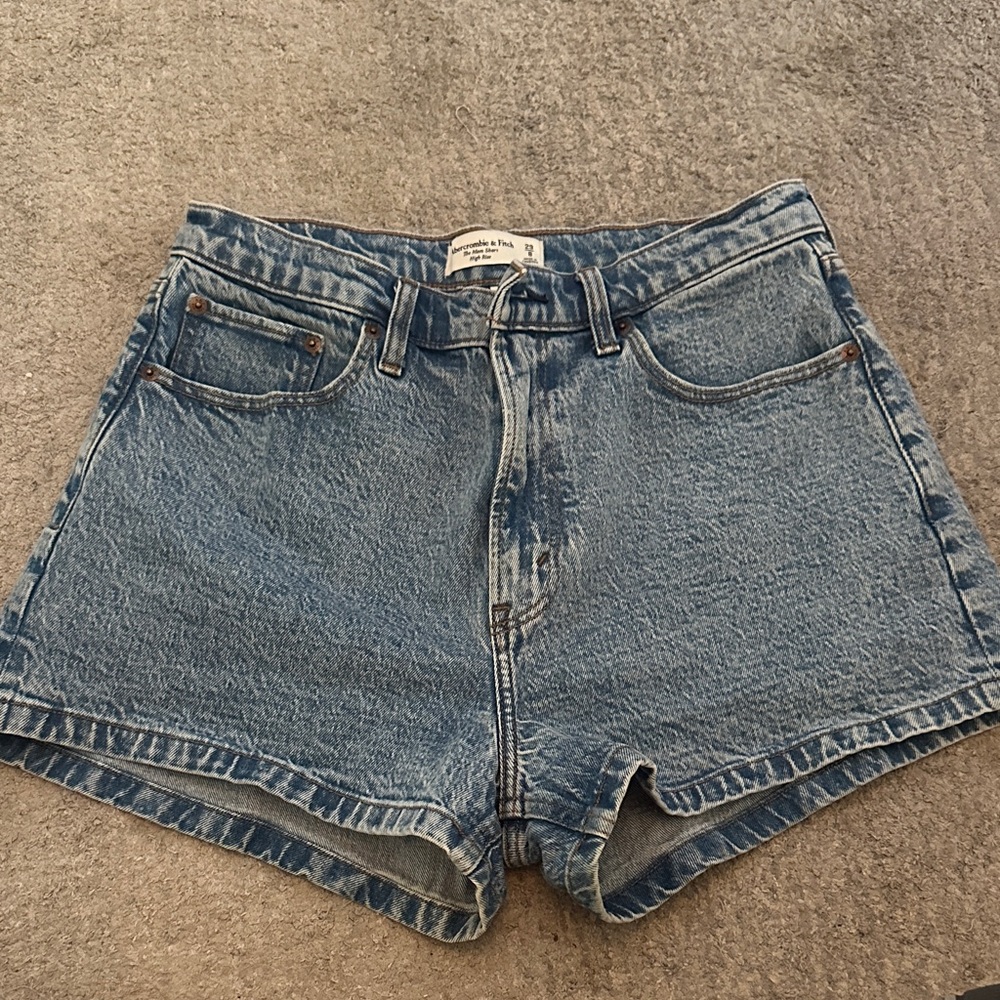 Abercrombie & Fitch The Mom Short High Rise